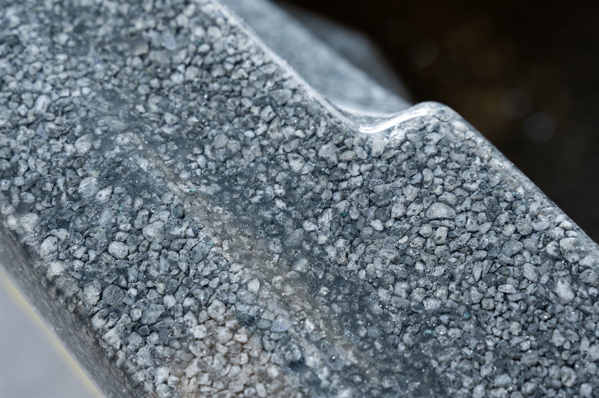 Textura del granito gris de una minipiscina Granitha